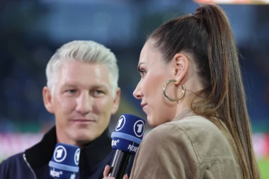 PROCURIO KONTROVERZNI SNIMAK BASTIJANA I ESTER - SVE JE POČELO JOŠ PRE TRI GODINE?! Ljudi u neverici gledaju - da li je ovo moguće? (VIDEO)