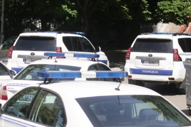 HOROR! Otac nožem ubio ćerku (15), drugu teško povredio! PRETIO I HITNOJ POMOĆI!