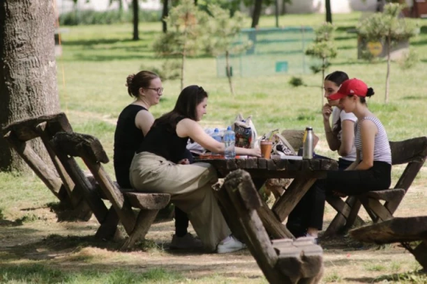 MENJA SE RADNO VREME ZA PRVI MAJ! Požurite u prodavnice, tržne centre, čak ni pijace neće raditi isto!