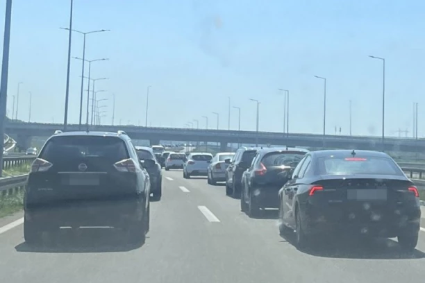 ZBOG OVOGA SE DANAS OČEKUJU GUŽVE NA PUTEVIMA! Vozači, obratite pažnju!