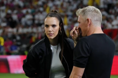 ŠOK I NEVERICA, BASTIJAN UHVAĆEN NA DELU SA ZANOSNOM ESTER SEDLAČEK - bili su zajedno na odmoru DVE NEDELJE? Mučni snimak za Anu obišao planetu! (VIDEO)