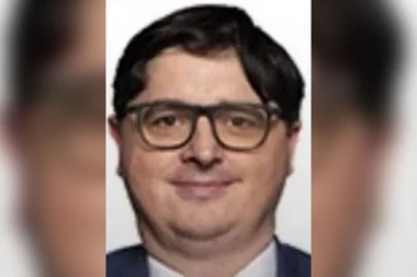 NAPADNUT POSLANIK SNS UGLJEŠA MRDIĆ! Nepoznata žena mu prišla na benzinskoj pumpi, pa mu pretila smrću! (FOTO)