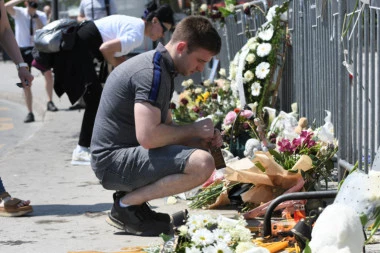 POLICIJA RADI NA IDENTIFIKACIJI! Oskrnavio mesto odavanja pošte stradalima u Novom Sadu!