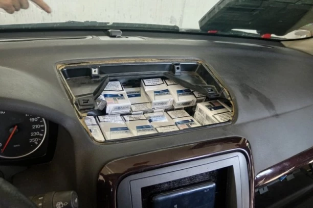 CARINA IMALA PUNE RUKE POSLA! Zaplenjeni kafa, falsifikovani auto-delovi, cigarete, alati, odeća....!