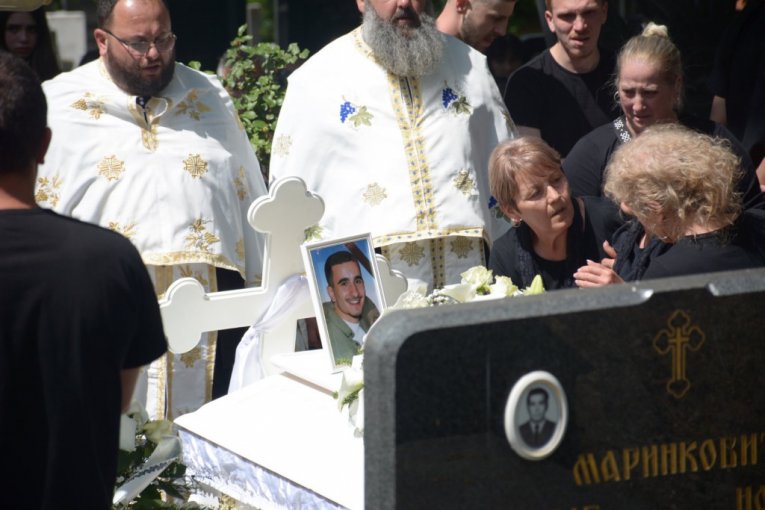 Sahrana nastradalih u Topoli!