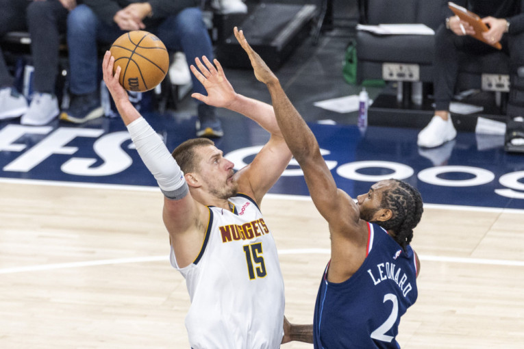 Nikola Jokić (beli dres)