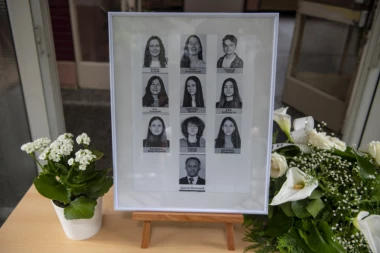 PAMTIMO! SRBIJA STALA U 8.40! Hici smrti pre tačno dve godine odneli 10 zivota! PREKID SVIH PROGRAMA U VREME POČETKA MASAKRA U RIBNIKARU