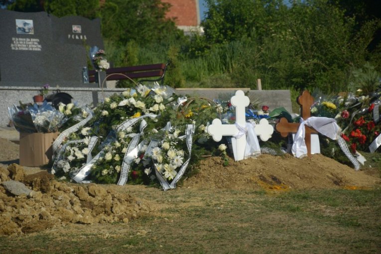 Sahrana nastradalih u Topoli!