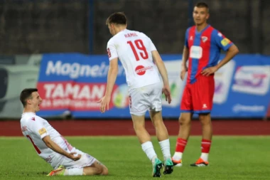 ZAHUKTAVA SE BORBA ZA TITULU U BIH: Sudija se izvinjavao celom stadionu!