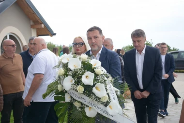 RADUJKO STIGAO U MALO ORAŠJE: Generalni sekretar FSS-a na memorijalnom turniru „Živite“ u znak sećanja na žrtve masakra