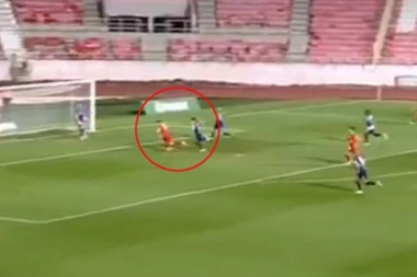 ŠTA SE OVO DESILO NA ČAIRU? Kontroverzna odluka sudije digla PUBLIKU NA NOGE - Da li je ovo za najstrožu kaznu? (FOTO/VIDEO)