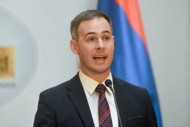ALEKSIĆ DIKTIRA, NOVA PRENOSI! Za širenje lažnih vesti i izazivanje panike oni bi u svakoj državi ODMAH bio u zatvoru!