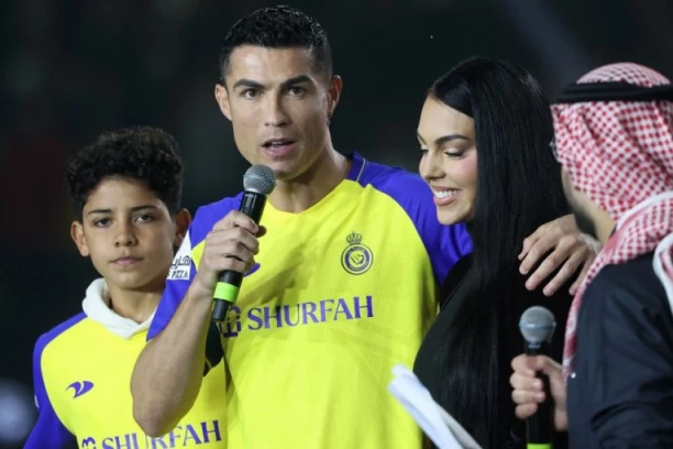 RONALDO SE OPROSTIO: Navijači ostali u šoku dok su čitali njegove reči