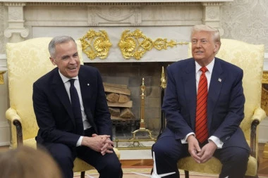 "NIKAD NE RECI NIKAD" Neprijatan momenat prilikom susreta Trampa i Karnija (VIDEO)