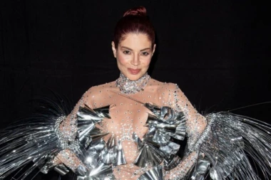 PRUŽILA JE PASOŠ CARINICIMA, A ONDA JE USLEDILA DRAMA: Jedan detalj iz dokumenta bio je dovoljan da posumnjaju u njen identitet! (FOTO)