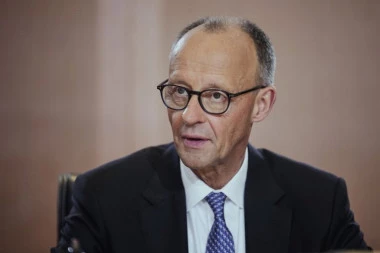 MERC NA KOLENIMA VEĆ U PRVIH 100 DANA: Anketa otkrila porazne rezultate po kancelara i Nemačku