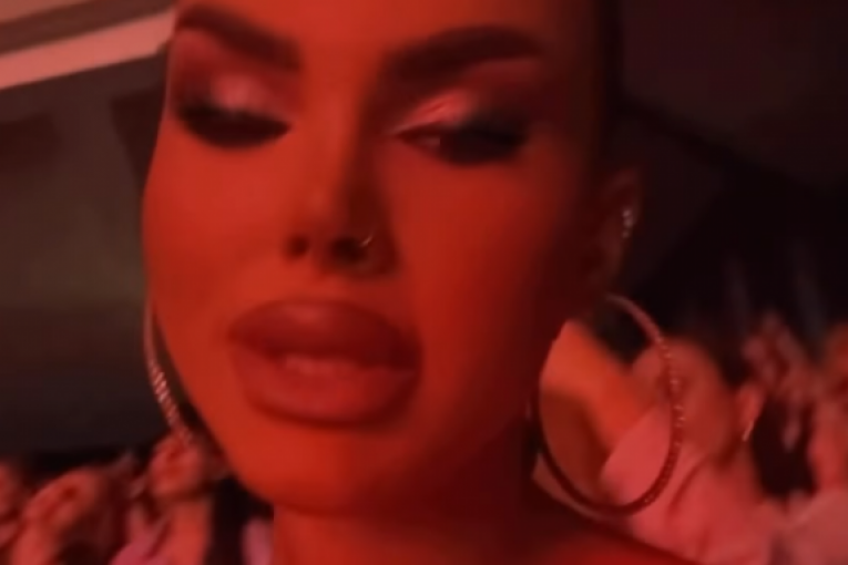 Anita uživa na Marijinom koncertu