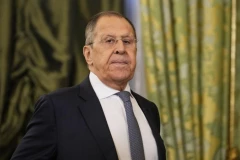 "AKO NE PREDATE TELEFON, IZVADIĆE ORUŽJE"! Lavrov izgubio kontrolu i ZAPRETIO NOVINARU (VIDEO)
