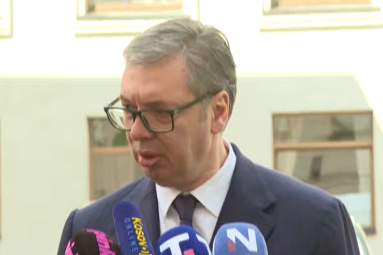 "TEŽA MI JE TERAPIJA KOJU UZIMAM, VERUJEM DA ĆE SVE BITI DOBRO" Oglasio se predsednik Vučić o svom zdravstvenom stanju!