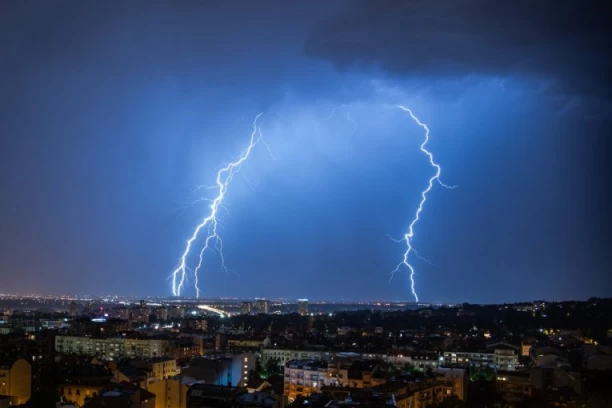 TRAGEDIJA KOD JEZERA: Grom teško povredio dvadesetoro ljudi