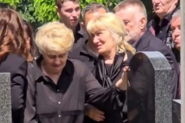 SESTRA ŽELJKA RUTOVIĆA SE SLOMILA NA GROBU! Potresne scene na Novom groblju - GOCA NEUTEŠNA POSLE 40 DANA OD SMRTI BRATA! (VIDEO)