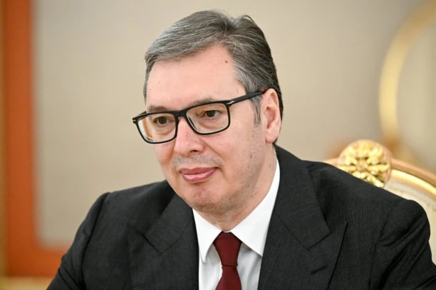 VUČIĆ SE OBRAĆA U 18 ČASOVA!