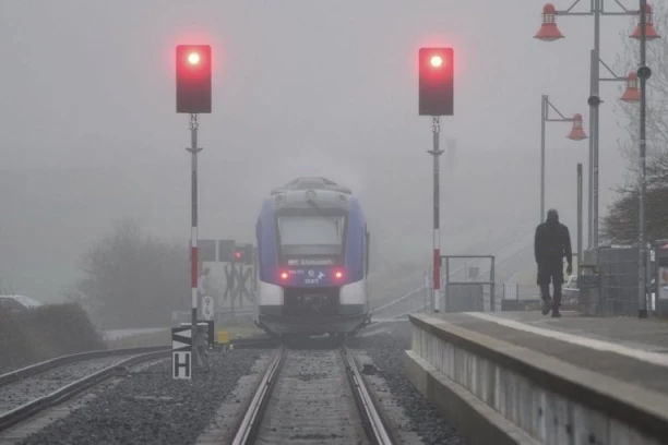 PAKAO NA ŠINAMA: Stali vozovi zbog SNEŽNE OLUJE!