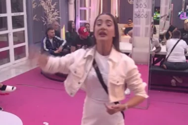 OBELODANJENO UMETNIČKO IME ANĐELE ĐURIČIĆ: Porodica u Đenovićima OSRAMOĆENA za ceo vek!