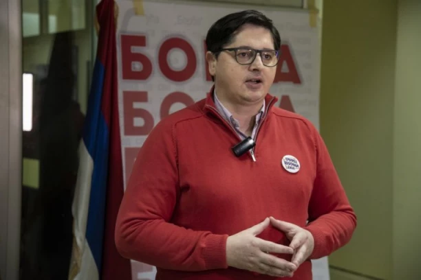 KADA PROFESOR VLADAN KUZMANOVIĆ KRITIKUJE SAM SEBE! Mrdić: Biće da Kuzmanović napadima na vlast pere svoju savest