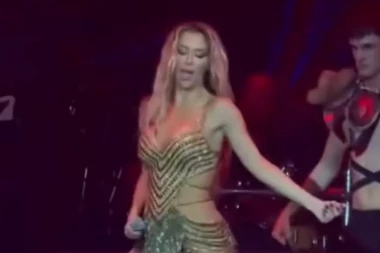 TEA TAIROVIĆ KRVARILA NA KONCERTU: Pevačici govorili da PREKINE NASTUP, ovako je sve izgledalo! (VIDEO)