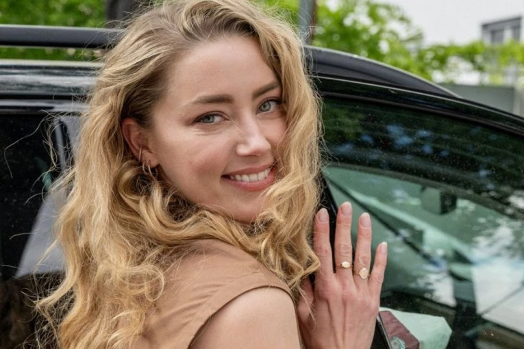 AMBER HERD POSTALA MAJKA! Zbog optužbi na račun Džonija Depa i tvrdnji da ju je tukao i zlostavljao flašom bila je najomraženija na svetu, a sada je našla mir! (FOTO)