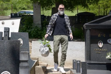 MUK U PROKUPLJU: Ratko VARDA stigao na sahranu Dragana Labovića! (FOTO/VIDEO)