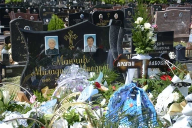 DRAGAN LABOVIĆ SAHRANJEN SA LJUDIMA KOJI SE PREZIVAJU DRUGAČIJE OD NJEGA: Evo i zašto! (FOTO)