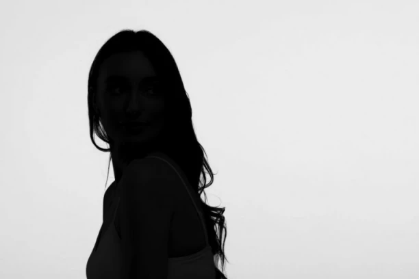 JOVANA TOMIĆ PROMENILA PREZIME, ODREĐEN I DATUM SVADBE! Svi detalji NOVOG ŽIVOTA rijaliti zvezde - EVO KAKO SE SADA PREZIVA!