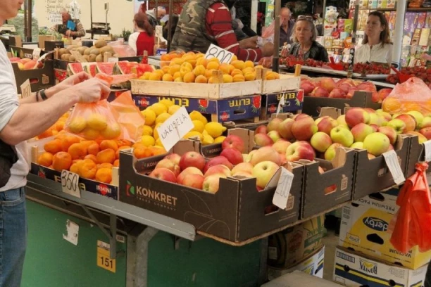 MRAZ I SUŠA DESETKOVALI PRINOSE, CRNO NAM SE PIŠE: Stručnjaci upozoravaju da se pripremimo za još veće cene voća i povrća