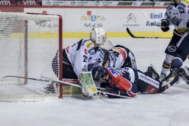 HOKEJAŠ JE USRED UTAKMICE PAO I UMRO - oživljavali su ga punih 16 minuta! A kada su u bolnici otkrili šta ima oko SRCA viknuli su od šoka: Ovo je Božje! (VIDEO)
