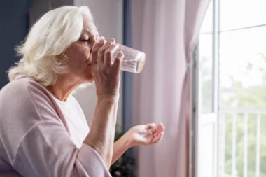 AKO PIJETE LEKOVE ZA SRCE ILI PRITISAK, NIPOŠTO NE SMETE DA JEDETE OVO VOĆE: Tada medikament postaje OTROV, posledice mogu da budu FATALNE!