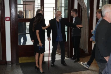 PRE DVA DANA ISPRATIO VOLJENOG STUDENTA, PA UMRO ZA NJIM! Slavni reditelj poslednji put viđen na komemoraciji Erolu Kadiću!