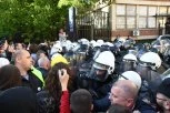 POLICIJA POTISNULA OKUPLJENE! Ispred zgrade suda u Novom Sadu ponovo nemiri blokadera - zaustavljeno sve u Sutjeskoj!