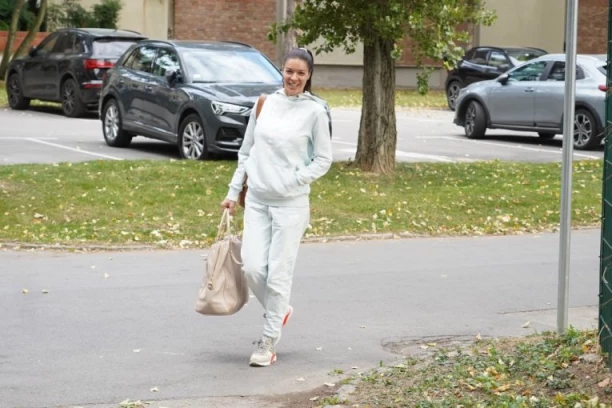 JAVNOST O OVOM PODATKU NIJE IMALA POJMA! Evo koliko je VISOKA Sanja Kužet - voditeljka mami UZDAHE na svakom koraku! (FOTO)