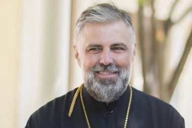 VLADIKA GRIGORIJE HITNO PRIMLJEN U BOLNICU! Pozlilo mu na zasedanju Sabora SPC!