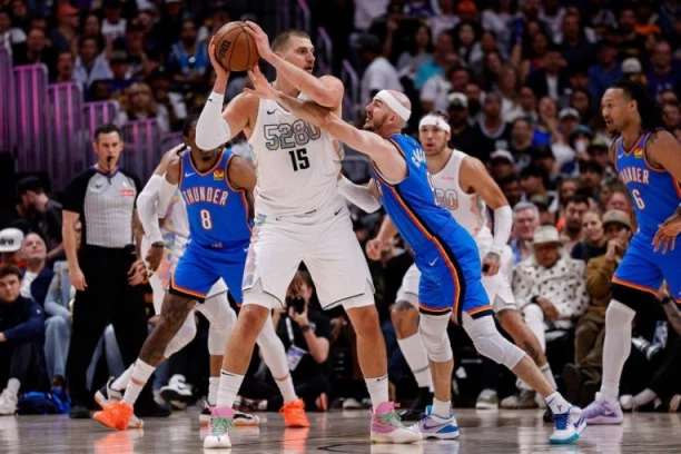 JOKIĆ GA BACIO U OČAJ: Defanzivna zver govorila o svojoj nemoći kada igra protiv Nikole!