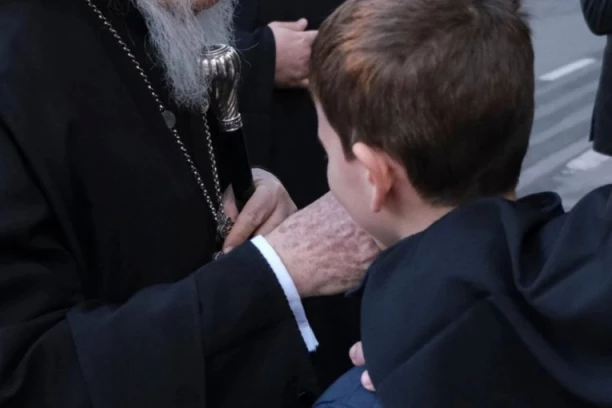 UHAPŠENO 100 SVEŠTENIKA! Šok scene - policija morala HITNO da reaguje!