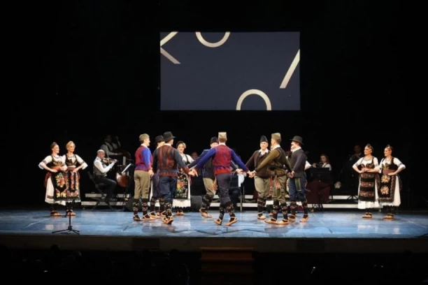 TRI BISA ZA SRPSKO KOLO U TEATRU "ROSETI" U TRSTU! Nacionalni ansambl "Kolo" priredio nezaboravno veče puno emocija