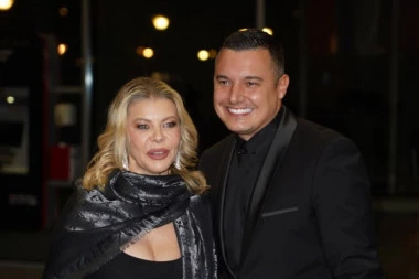 SLAVLJE U VILI PORODICE KARIĆ KAO IZ BAJKE! Nije se štedelo ni dinara - dominira samo JEDNA BOJA, svaki gost dobio po FLAŠU šampanjca!