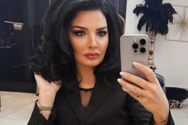 BUJNI DEKOLTE I ČIPKA! Milena Popović digla temperaturu na rođendan - nećete verovati koliko je godina napunila! (FOTO)