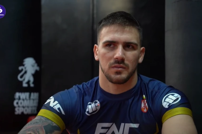 BOJKOVIĆA URNISALI NA DRUŠTVENIM MREŽAMA: Janičić unakazio mladog borca, a ovi komentari postali su apsolutni HIT! (FOTO)