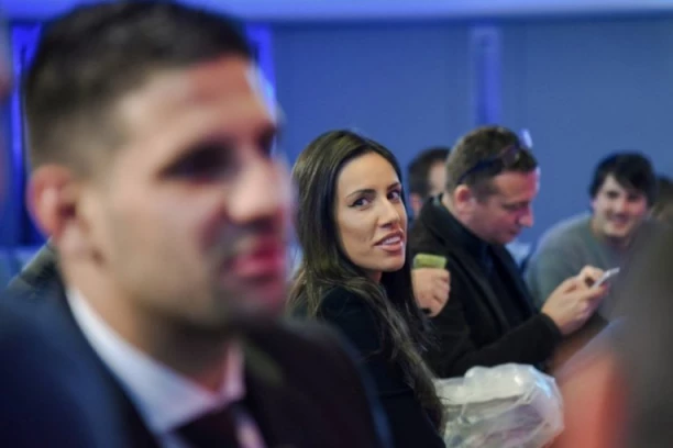 ŽENA IZ SENKE KOJA KROJI SUDBINU ALEKSANDRA MITROVIĆA: Bez vatrene Kristine ZVER IZ SMEDEREVA ne bi ni postojala! (FOTO)