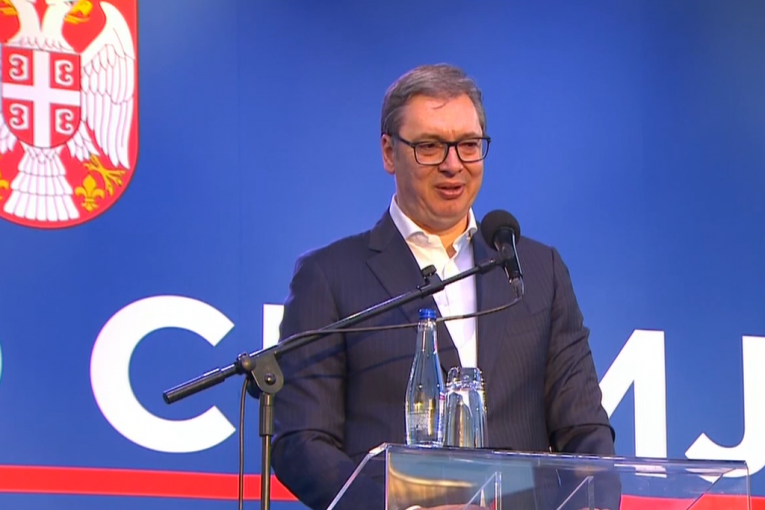 VUČIĆ NAJAVIO SJAJNE VESTI ZA NIŠLIJE: Od 1. jula beslatan prevoz i udžbenici