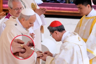TAJNA SIMBOLIKA PRSTENA KOJI JE PAPA DOBIO: U Vatikanu svečano inaugurisan Lav XIV (VIDEO)